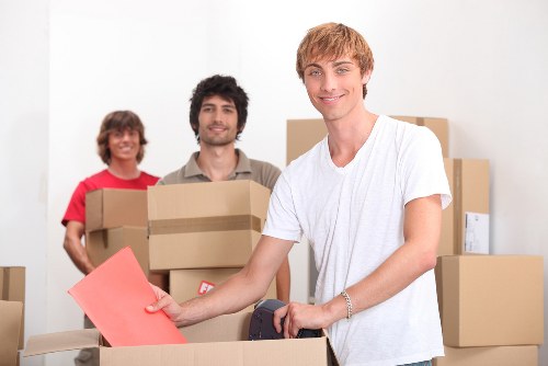 Local moving support for homes and flats in Eltham